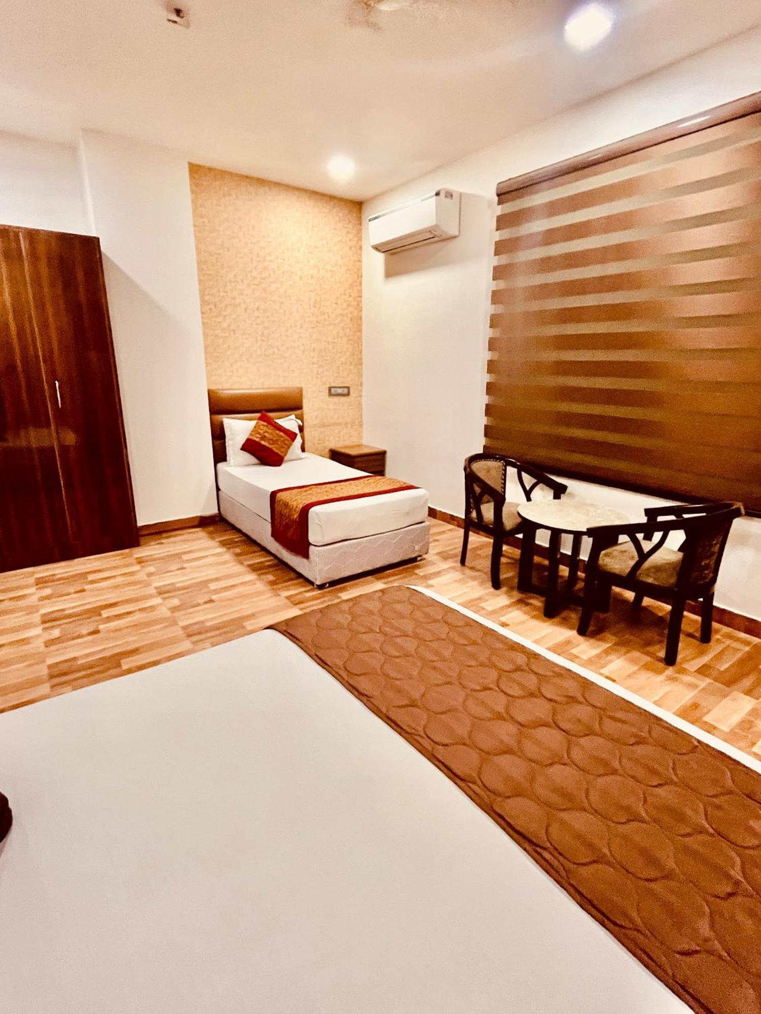 Amora Rooms Dwarka Nova Deli Exterior foto